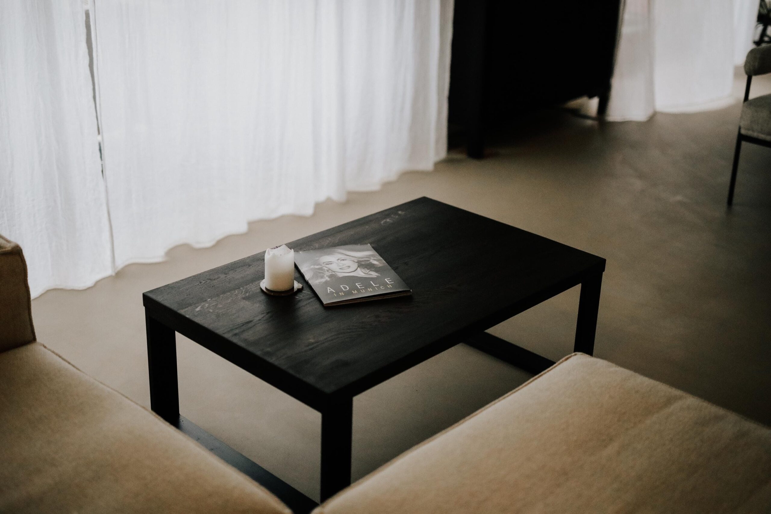 Edler Couchtisch aus Holz (Eiche), Couchtisch Holz, Sofatisch mit schwarzem Metallgestell, Couchtisch Eiche massiv, Landhaus rechteckig groß Unikat 6 Edler Couchtisch aus Holz (Eiche), Couchtisch Holz, Sofatisch mit schwarzem Metallgestell, Couchtisch Eiche massiv, Landhaus rechteckig groß – Bild 7