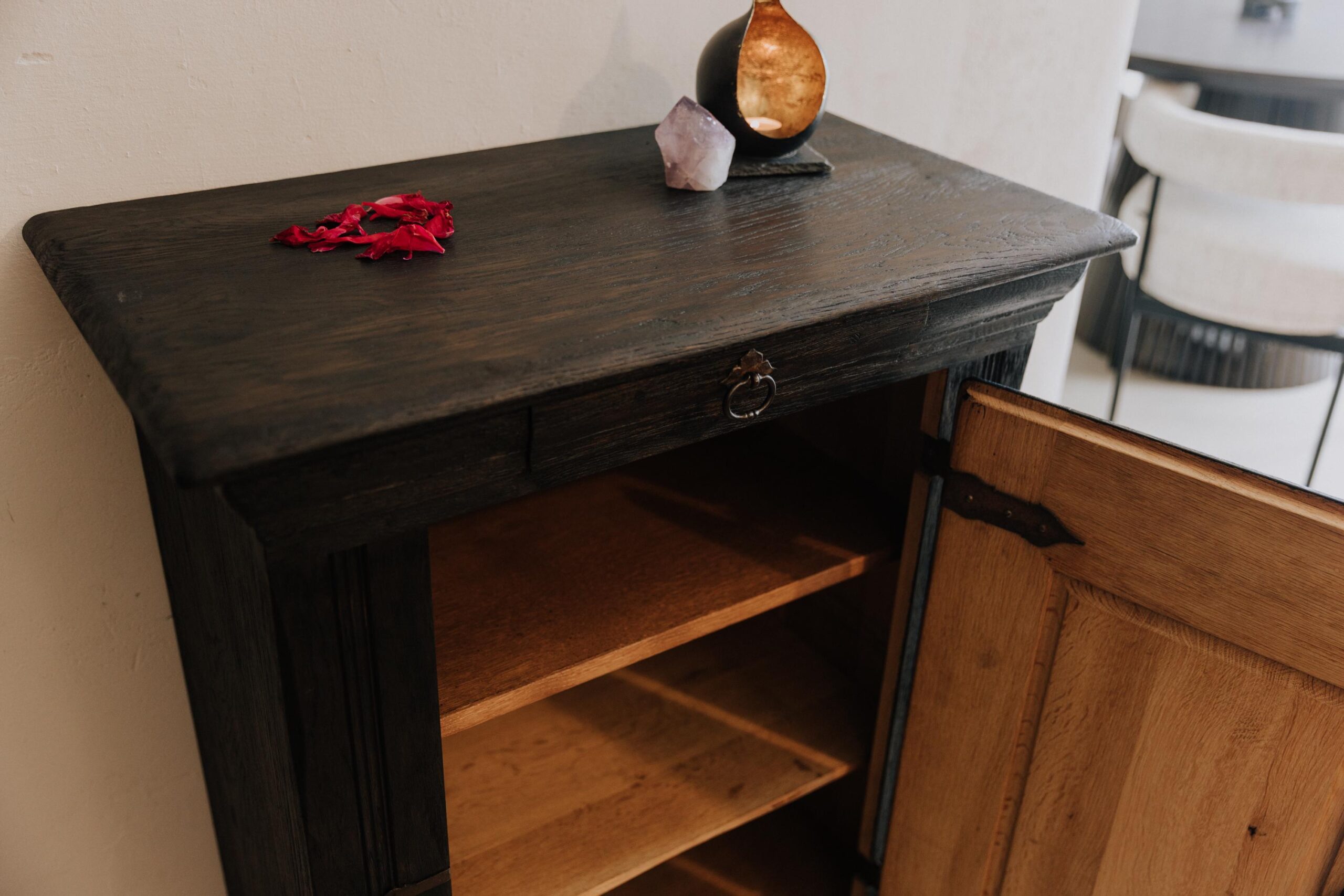 Kommode antik schwarz - Kommode vintage - Kommode Holz - Kommode antik - Kommode Eiche massiv oder Buche - Kommode alt - Kommode design holz Unikat 7 Kommode antik schwarz - Kommode vintage - Kommode Holz - Kommode antik - Kommode Eiche massiv oder Buche - Kommode alt - Kommode design holz – Bild 8