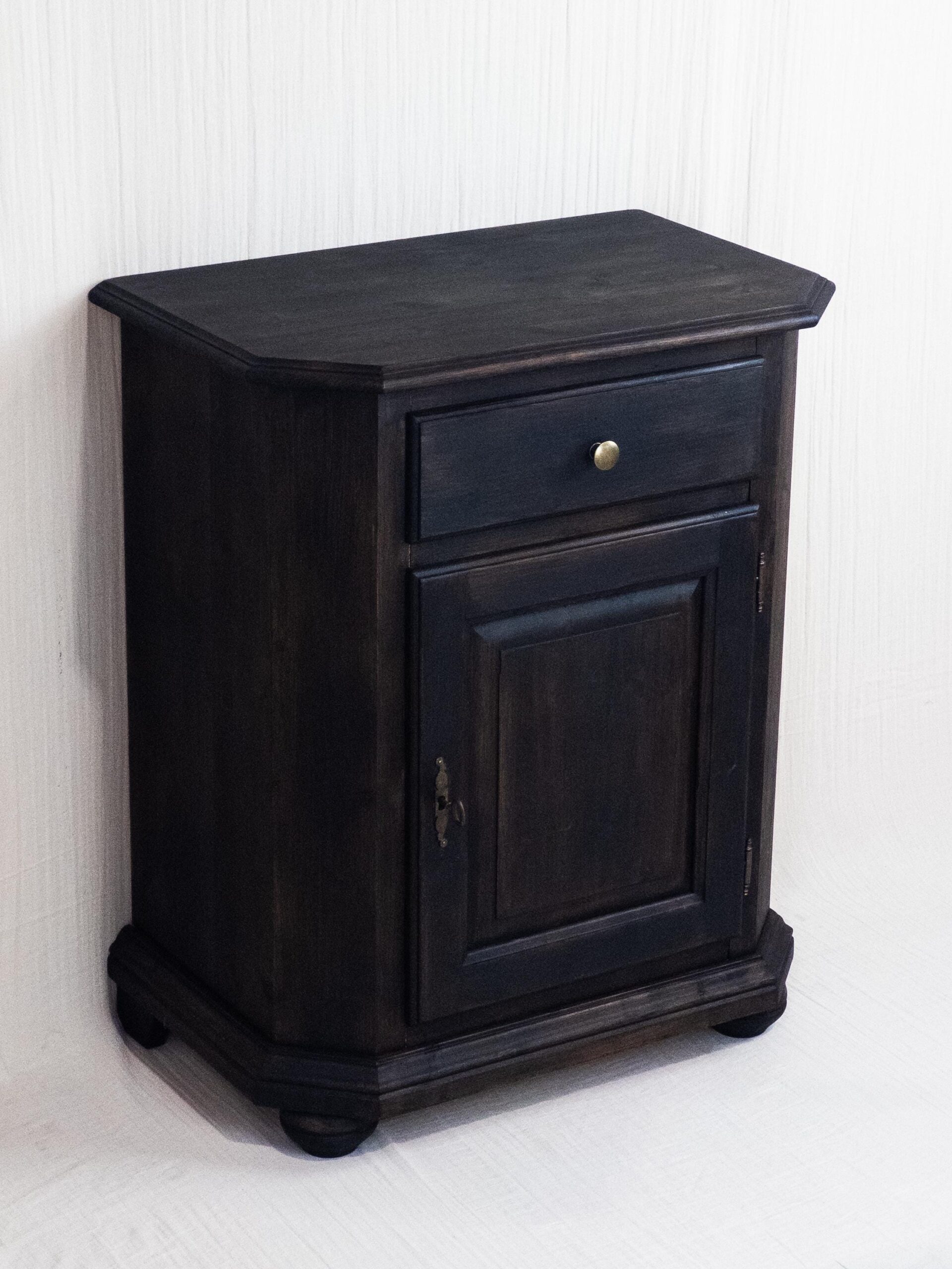 Kommode aus Holz - Schrank (Alt und Antik) im Vintage Stil, TV Schrank Eiche massiv, Massivholz - schmal / hochkant - Kommode Vintage Eiche Unikat 1 Kommode aus Holz - Schrank (Alt und Antik) im Vintage Stil, TV Schrank Eiche massiv, Massivholz - schmal / hochkant - Kommode Vintage Eiche – Bild 2