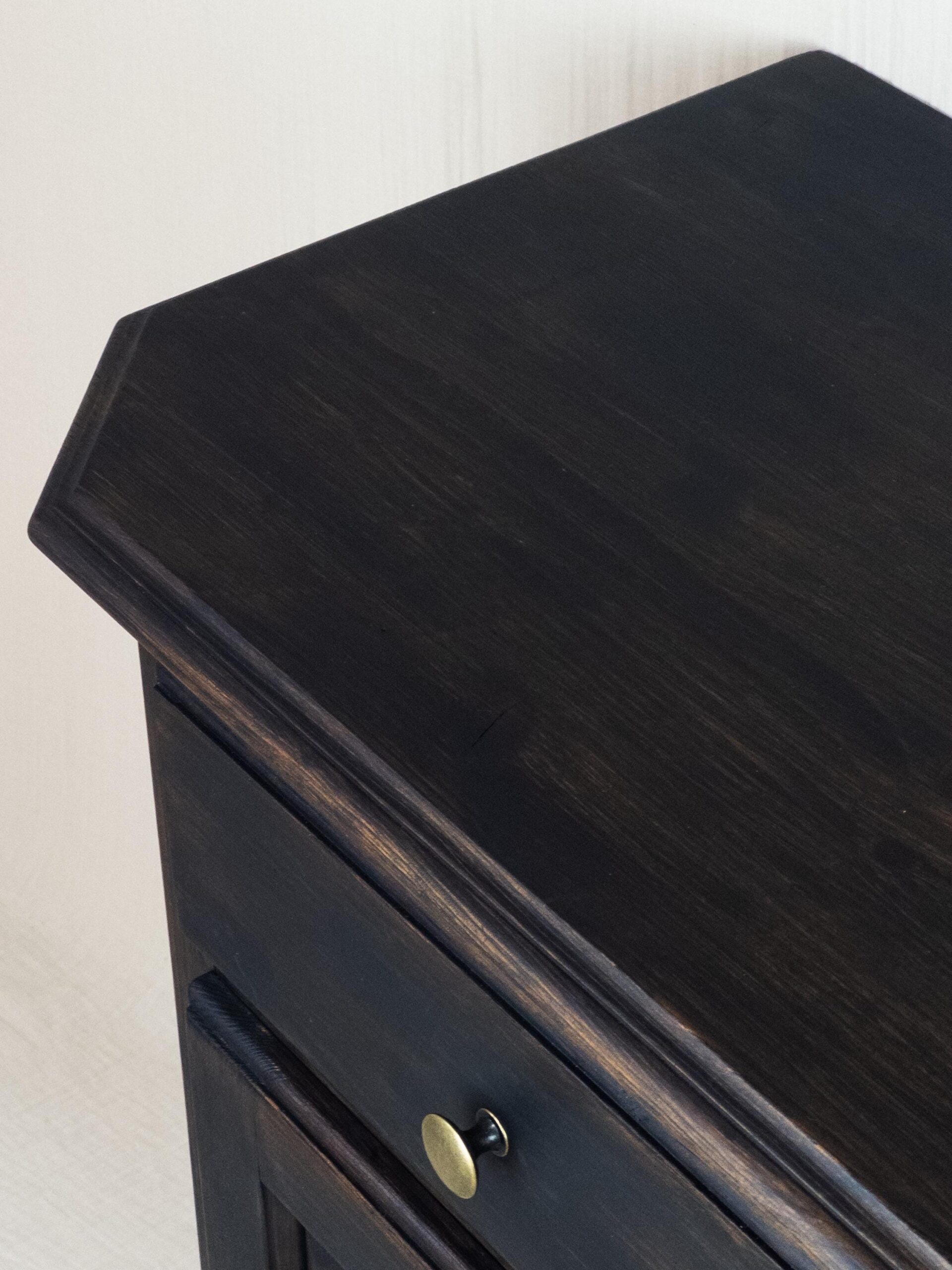 Kommode aus Holz - Schrank (Alt und Antik) im Vintage Stil, TV Schrank Eiche massiv, Massivholz - schmal / hochkant - Kommode Vintage Eiche Unikat 4 Kommode aus Holz - Schrank (Alt und Antik) im Vintage Stil, TV Schrank Eiche massiv, Massivholz - schmal / hochkant - Kommode Vintage Eiche – Bild 5