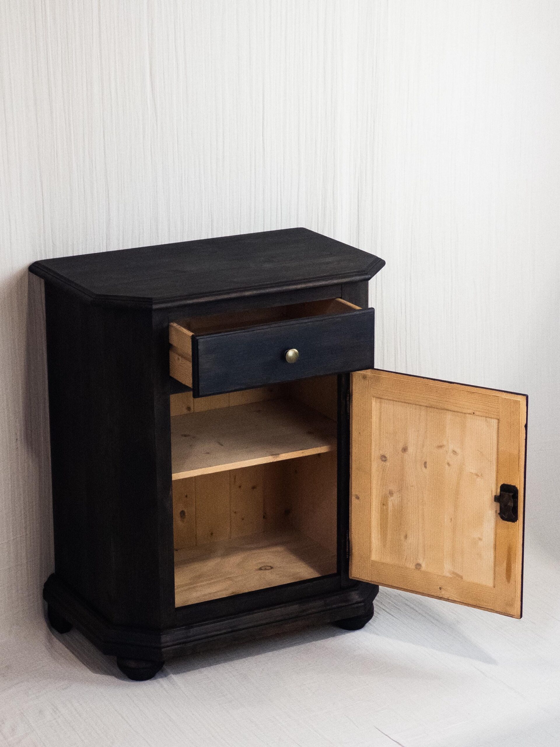 Kommode aus Holz - Schrank (Alt und Antik) im Vintage Stil, TV Schrank Eiche massiv, Massivholz - schmal / hochkant - Kommode Vintage Eiche Unikat 3 Kommode aus Holz - Schrank (Alt und Antik) im Vintage Stil, TV Schrank Eiche massiv, Massivholz - schmal / hochkant - Kommode Vintage Eiche – Bild 4