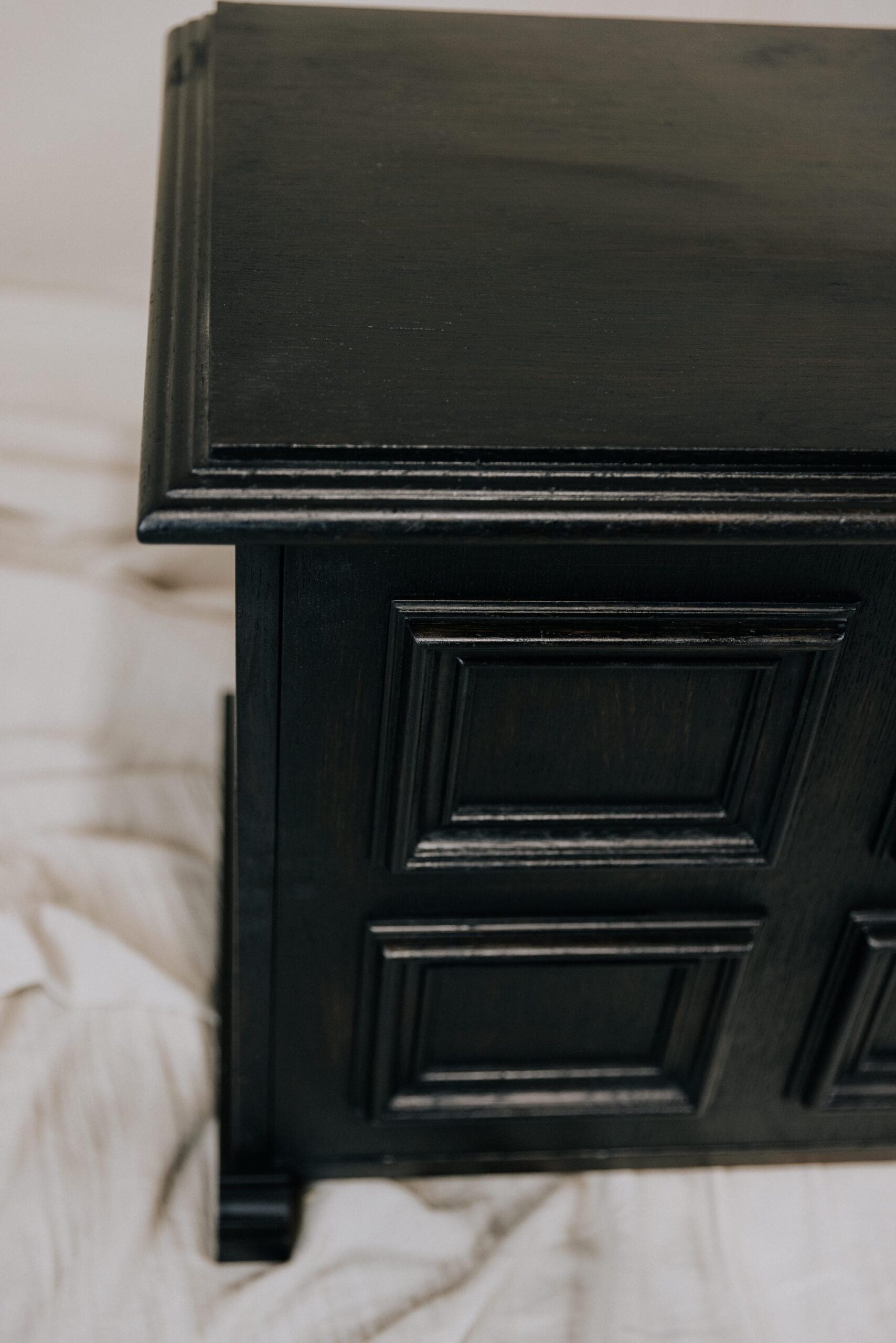 Schuhschrank Vintage schwarz – Schuhschrank antik aus Vollholz Eiche massiv – Echtholz Flurschrank Landhausstil - Schuhschrank schmal hoch Unikat 4 Schuhschrank Vintage schwarz – Schuhschrank antik aus Vollholz Eiche massiv – Echtholz Flurschrank Landhausstil - Schuhschrank schmal hoch – Bild 5