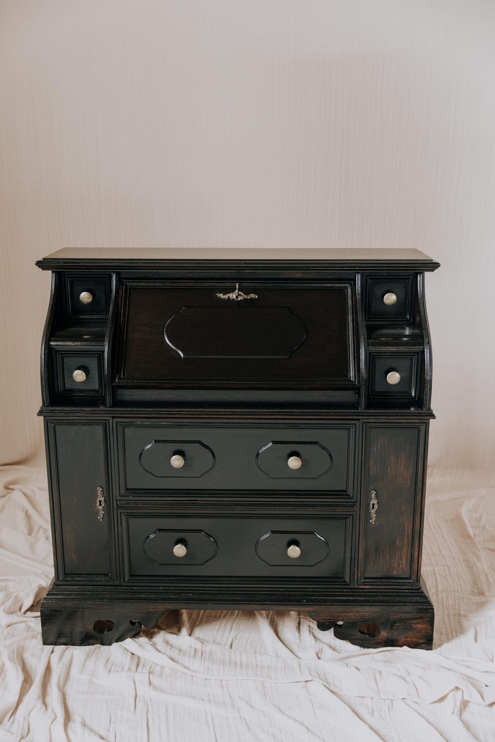 Sekretär antik schwarz aus massivem Holz – Eleganter Schreibschrank für stilvolle Einrichtung - Sekretär Vintage aus Massiv Altholz schwarz Unikat Sekretär antik schwarz aus massivem Holz – Eleganter Schreibschrank für stilvolle Einrichtung - Sekretär Vintage aus Massiv Altholz schwarz