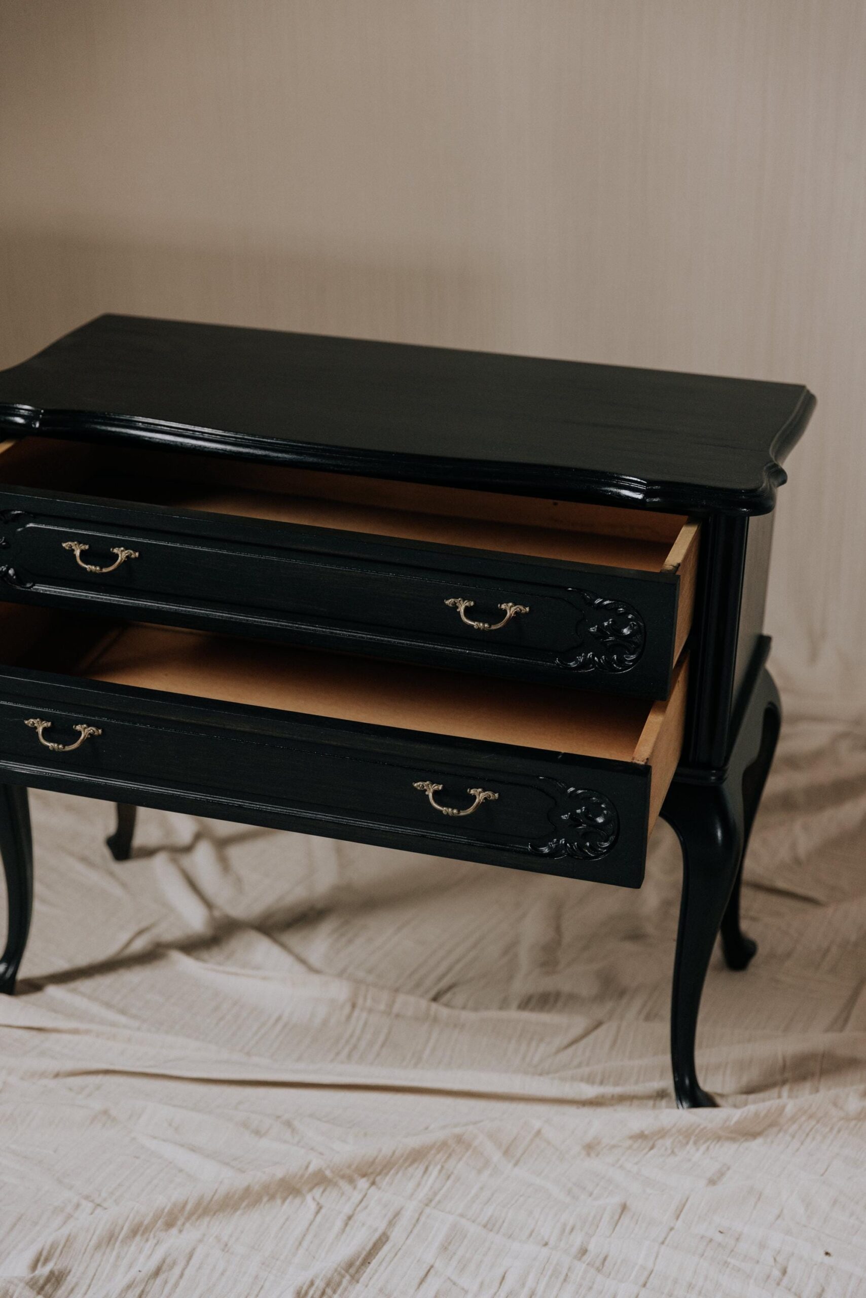 Kleine Vintage Kommode Holz mit 2 Schubladen - Kommode antik - Kommode Eiche - Kommode alt aus Holz (Altholz) dunkel - Kommode Vintage Holz Unikat 3 Kleine Vintage Kommode Holz mit 2 Schubladen - Kommode antik - Kommode Eiche - Kommode alt aus Holz (Altholz) dunkel - Kommode Vintage Holz – Bild 4