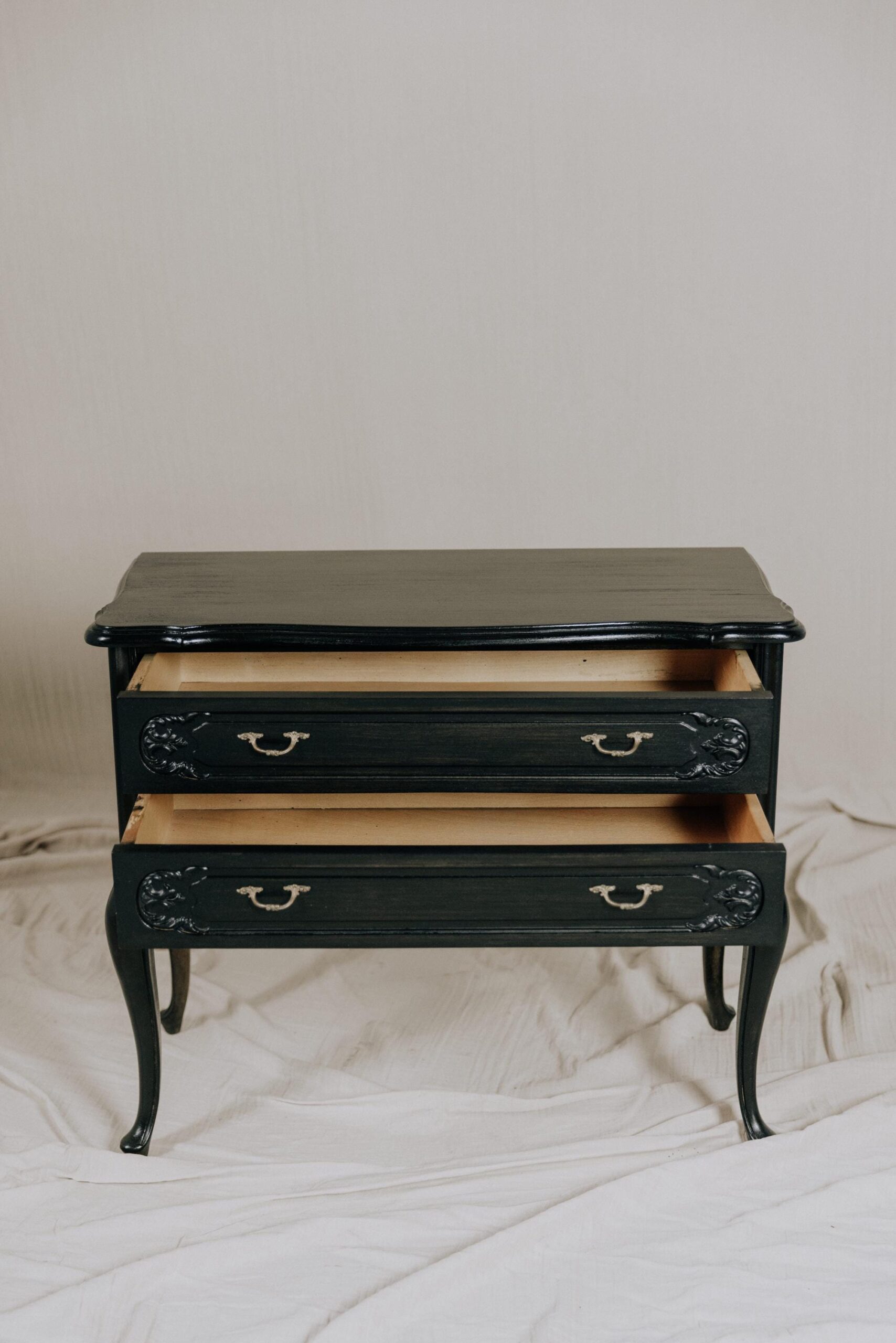 Kleine Vintage Kommode Holz mit 2 Schubladen - Kommode antik - Kommode Eiche - Kommode alt aus Holz (Altholz) dunkel - Kommode Vintage Holz Unikat 2 Kleine Vintage Kommode Holz mit 2 Schubladen - Kommode antik - Kommode Eiche - Kommode alt aus Holz (Altholz) dunkel - Kommode Vintage Holz – Bild 3