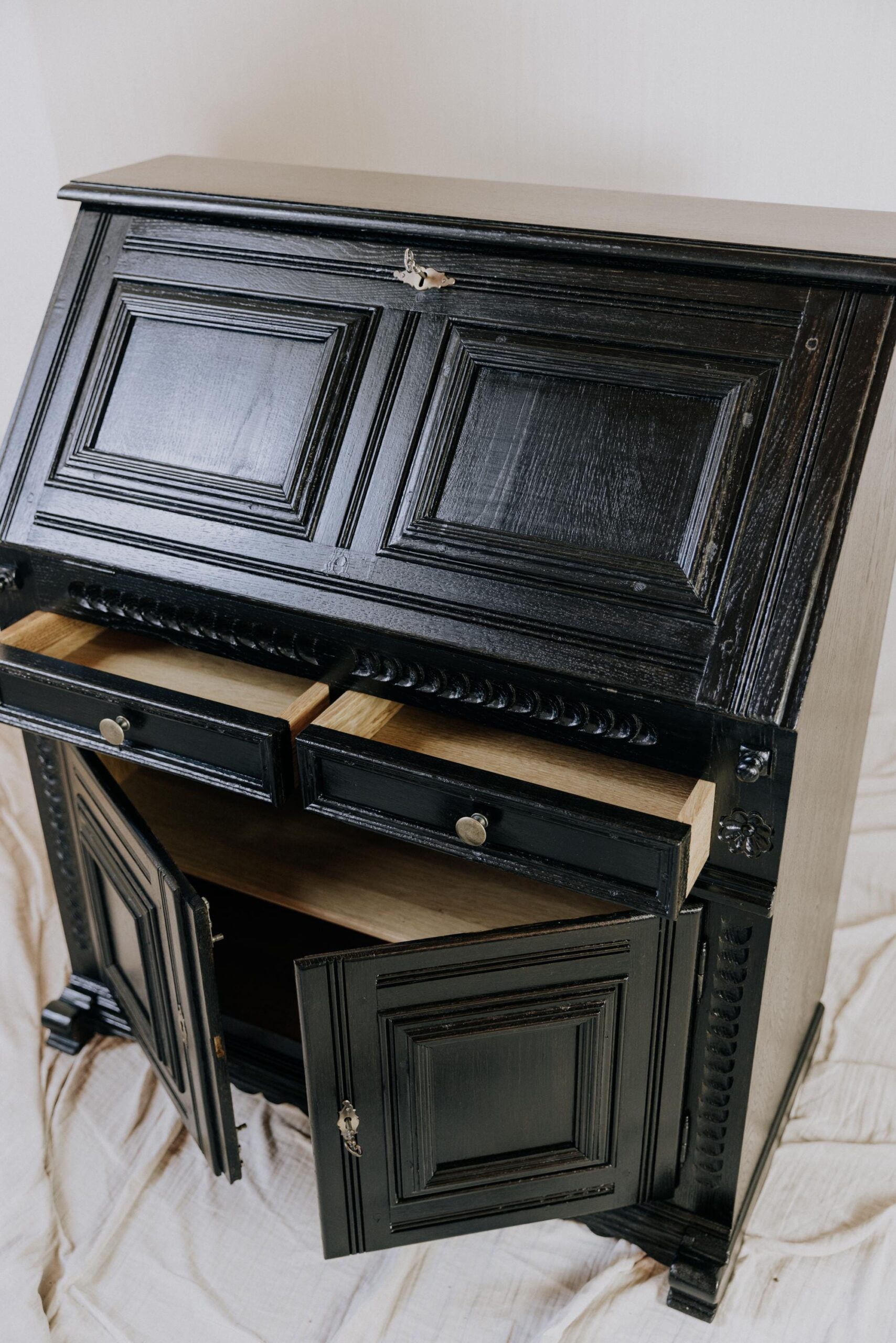 Vintage Sekretär antik schwarz aus massivem Holz – Eleganter Schreibschrank für stilvolle Einrichtung - Sekretär Vintage Massiv Altholz – Bild 6