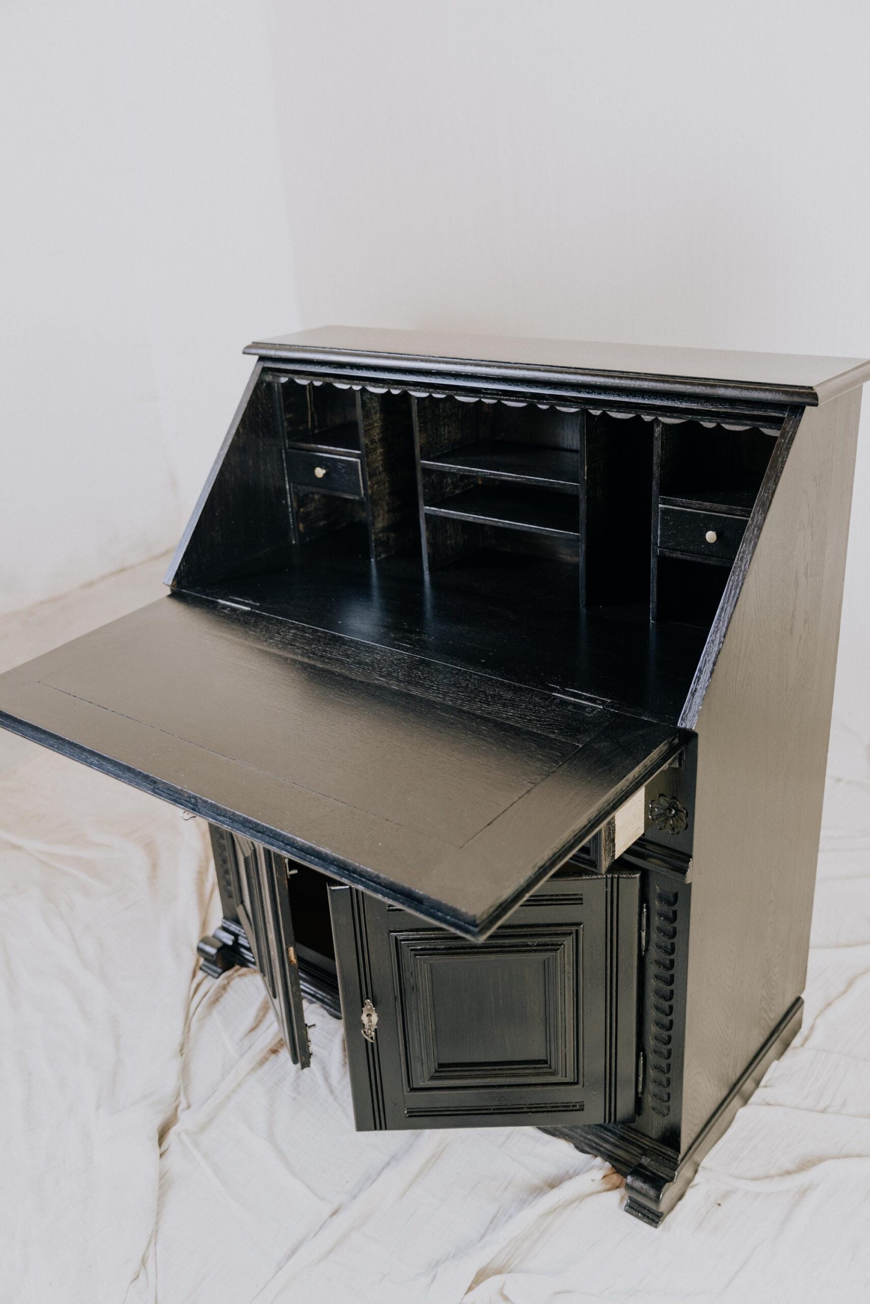 Vintage Sekretär antik schwarz aus massivem Holz – Eleganter Schreibschrank für stilvolle Einrichtung - Sekretär Vintage Massiv Altholz – Bild 8