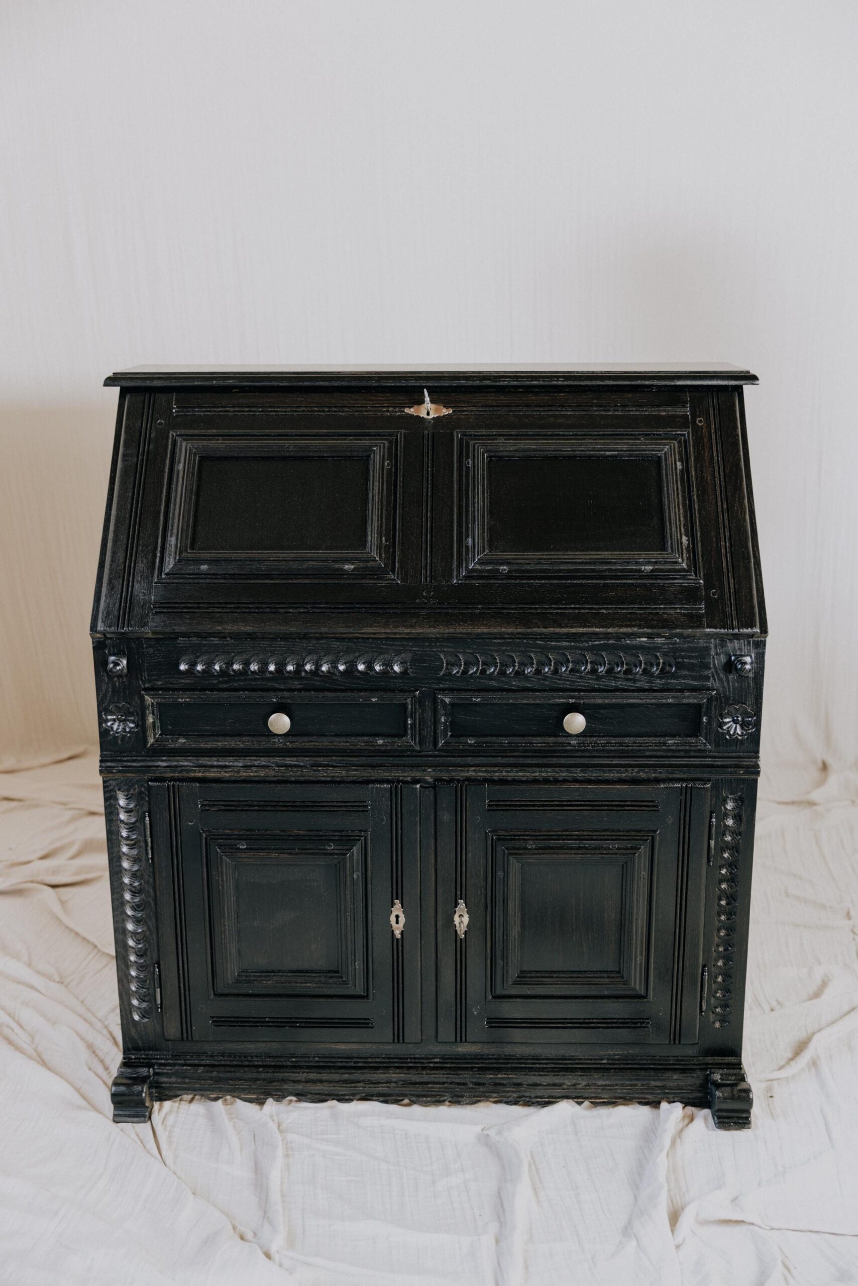 Vintage Sekretär antik schwarz aus massivem Holz – Eleganter Schreibschrank für stilvolle Einrichtung - Sekretär Vintage Massiv Altholz