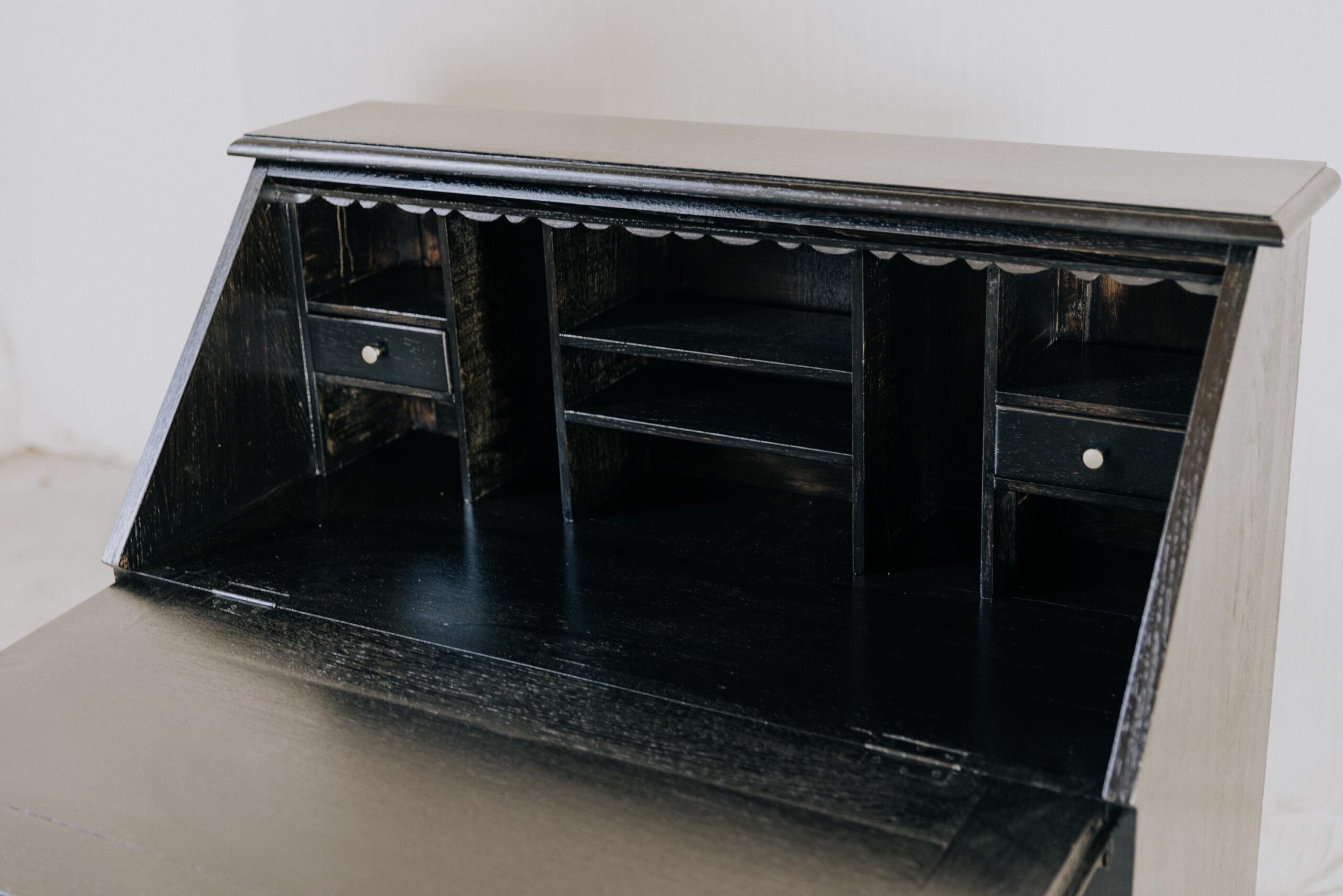 Vintage Sekretär antik schwarz aus massivem Holz – Eleganter Schreibschrank für stilvolle Einrichtung - Sekretär Vintage Massiv Altholz – Bild 9