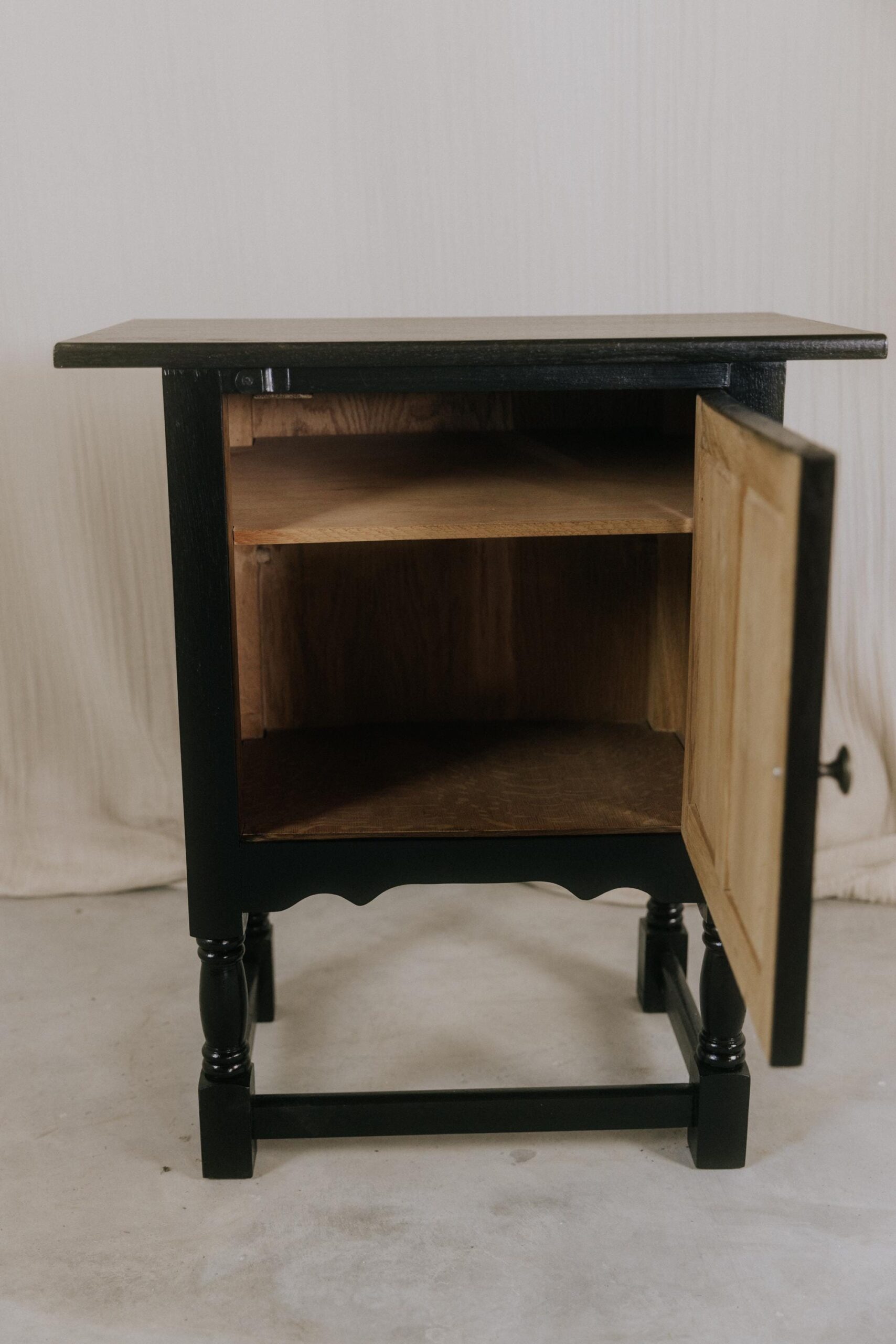 Kleine Beistellkommode Beistellschrank - Kommode schmal antik massivholz - Vintage Kommodenschrank - Kommode schwarz klein und massiv – Bild 3