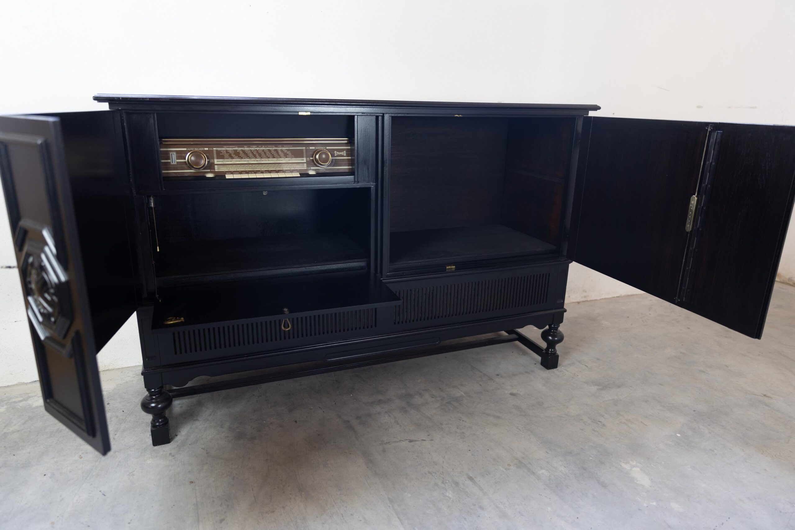 TV Sideboard TV Möbel Kommode vintage - Kommode antik massiv - Fernsehunterschrank tv Lowboard - TV Möbel massiv - tv Schrank antik schwarz – Bild 4